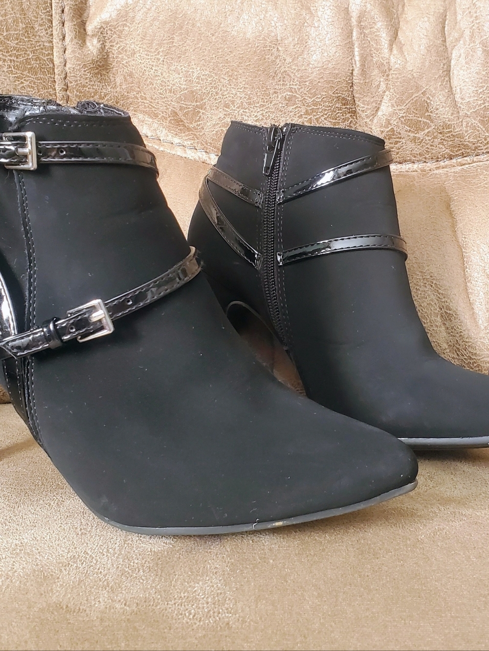 Me Too FabEva Ankle Bootie Sz7.5